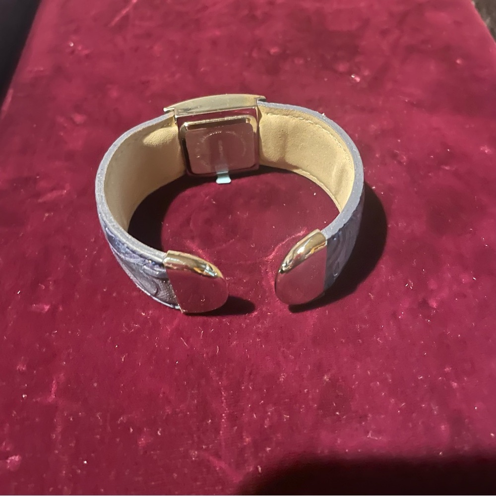 Avon‎ Women's bangle Watch with Silver Dial and Blue Strap - Picture 3 of 7